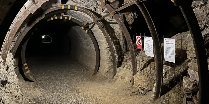 Cesta pokračuje k neméně půvabné Malé Americe, jejíž částečně zatopené prostory mají neopakovatelné kouzlo.