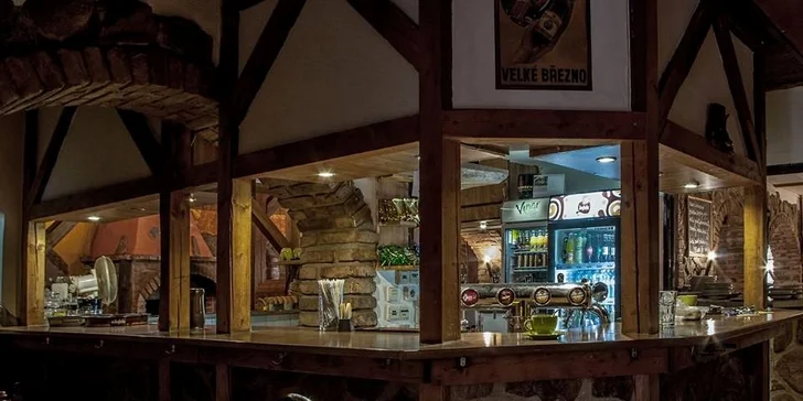 Bašta v Husitské baště: Poctivý burger s domácími hranolky a tatarkou