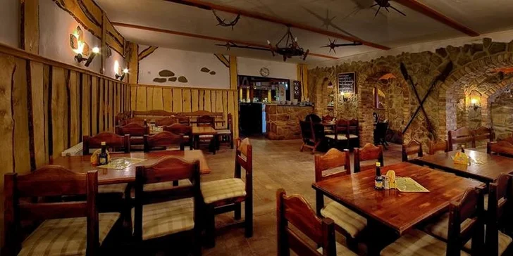 Bašta v Husitské baště: Poctivý burger s domácími hranolky a tatarkou