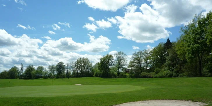 Vstupte na green jako králové: Jednodenní golfový kurz pro začátečníky