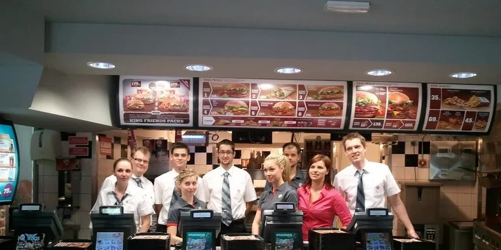 Texas whopper burger, střední hranolky a bezedný kelímek v Burger Kingu