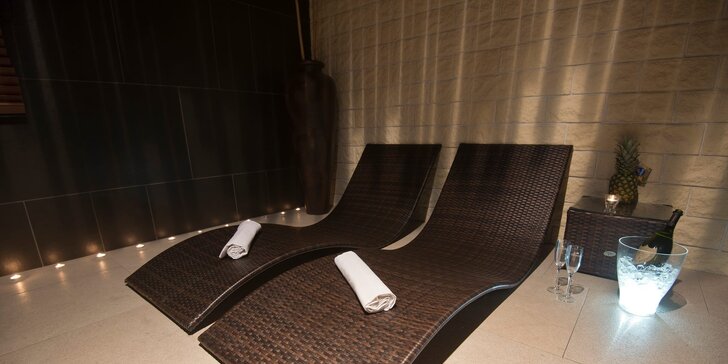 Privátní wellness pro 2 osoby: 1,5 hodiny lenošení ve whirlpoolu a sauně