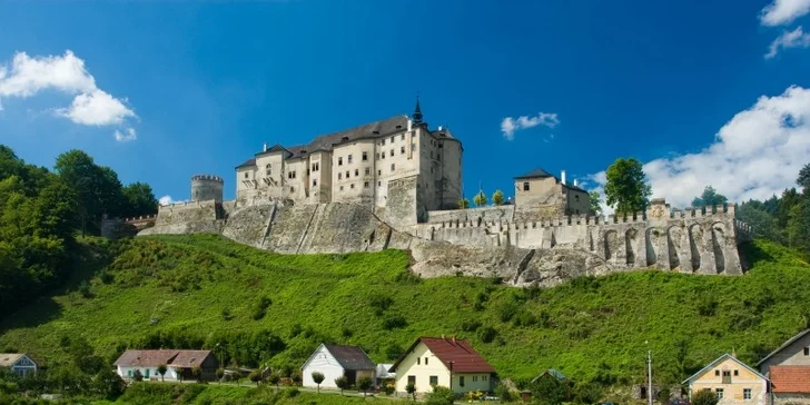 Let vrtulníkem nad českými hrady a zámky
