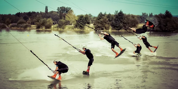 Paddleboard, vodní lyžování a wakeboard v novém Wake Parku Náklo
