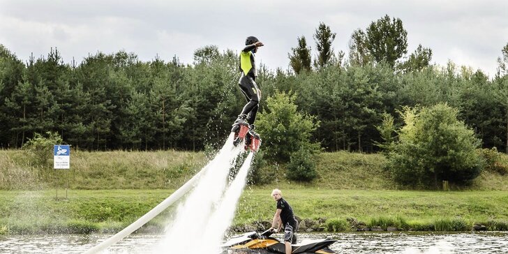 Adrenalin na Jetpacku a s tryskami na zádech – létejte nad vodou