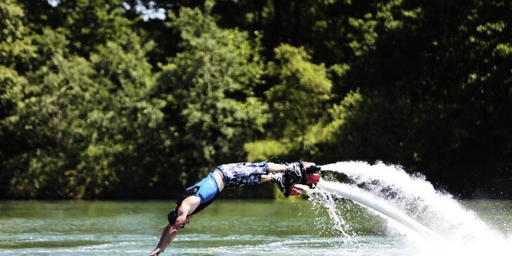 Adrenalin na Jetpacku a s tryskami na zádech – létejte nad vodou