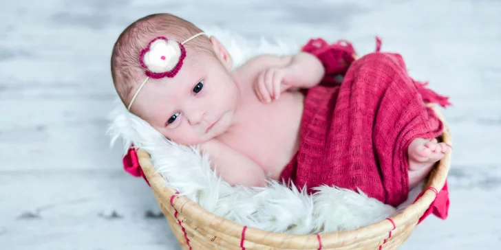 Ateliérové Newborn focení: Překrásné snímky vašich miminek