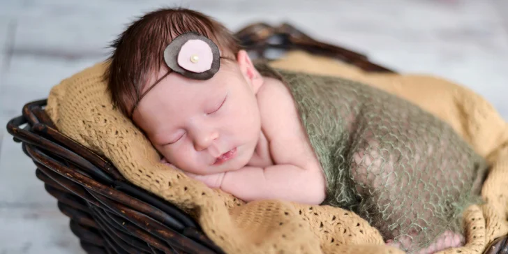 Ateliérové Newborn focení: Překrásné snímky vašich miminek