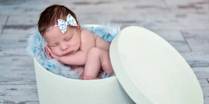 Ateliérové Newborn focení: Překrásné snímky vašich miminek