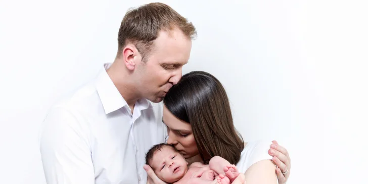 Ateliérové Newborn focení: Překrásné snímky vašich miminek