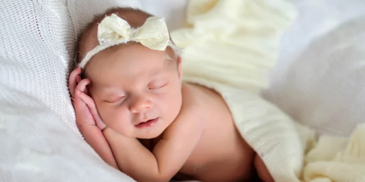 Ateliérové Newborn focení: Překrásné snímky vašich miminek