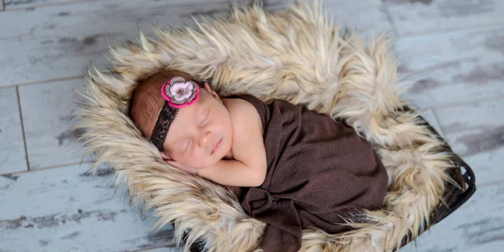 Ateliérové Newborn focení: Překrásné snímky vašich miminek