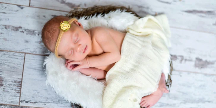Ateliérové Newborn focení: Překrásné snímky vašich miminek