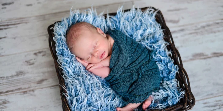 Ateliérové Newborn focení: Překrásné snímky vašich miminek