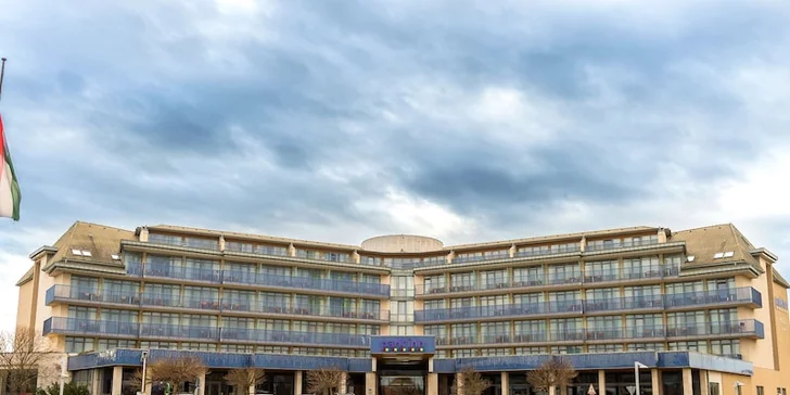 Zcela bez omezení si budete užívat v lázeňském komplexu, se kterým je hotel přímo propojený. 