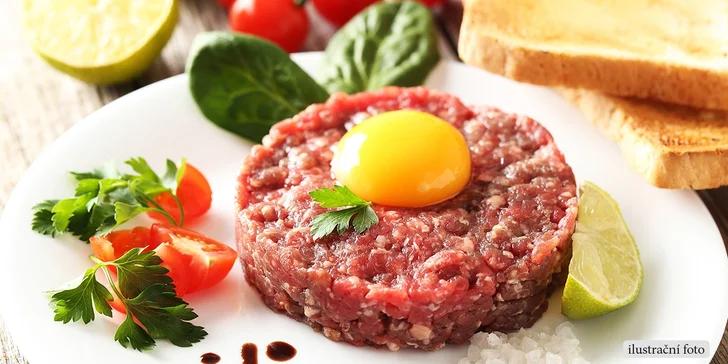 Dvojitý tatarský biftek o váze 240 gramů s neomezeným přísunem topinek