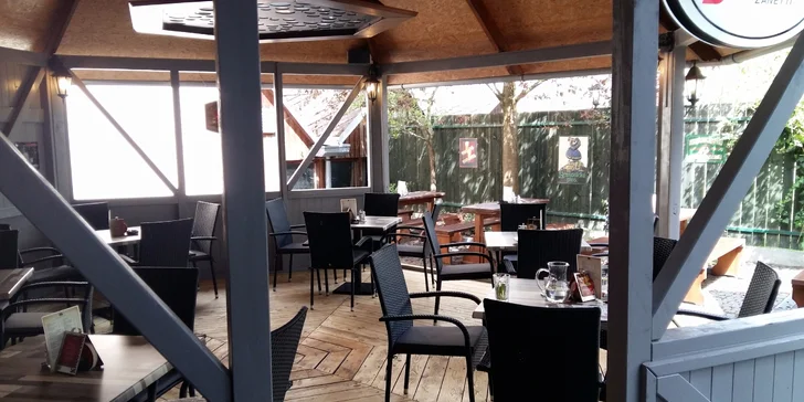 Dvě parádní cappuccina nebo kávy a dezerty panna cotta
