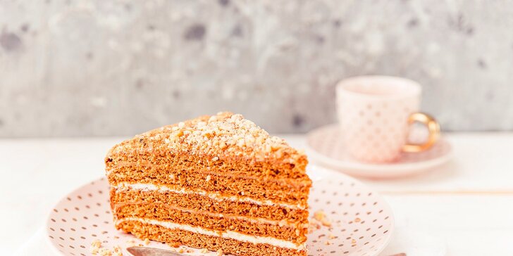 Proslulý dort Medovník original: Pochutnejte si na 1600 gramech božské dobroty