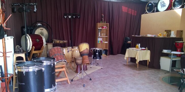 Lekce kreativního bubnování na africké bubny djembe i další nástroje pro 1 či až 10 osob