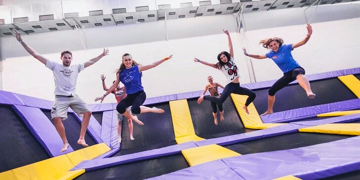 Vyskočte si radostí: Skákání na trampolínách v zábavním JumpParku