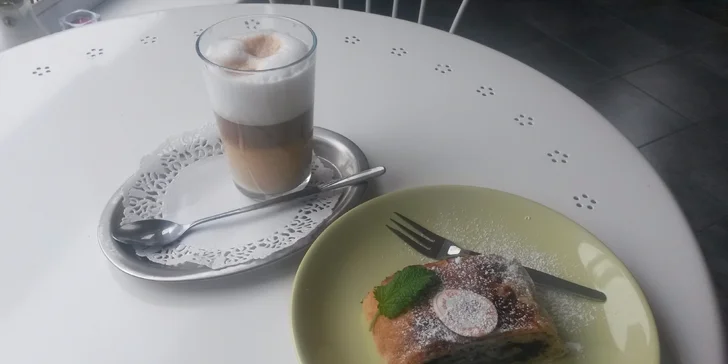 Příjemné posezení u kávy s bezkonkurenčním štrúdlem pro 1 nebo pro 2
