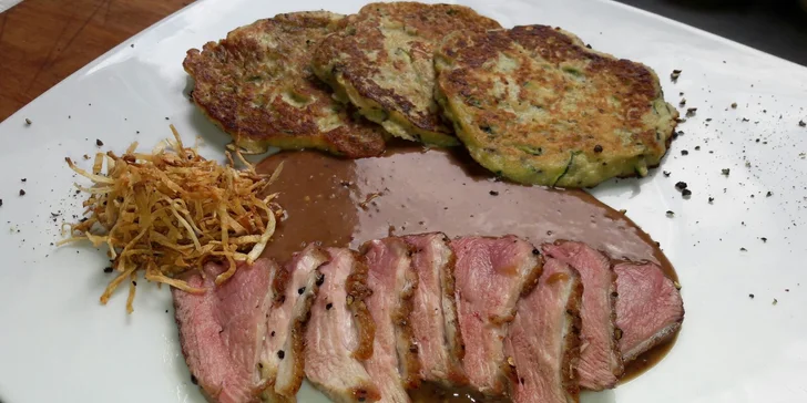 Grilované kachní prso, tataráček z uzeného lososa i božská panna cotta pro dva