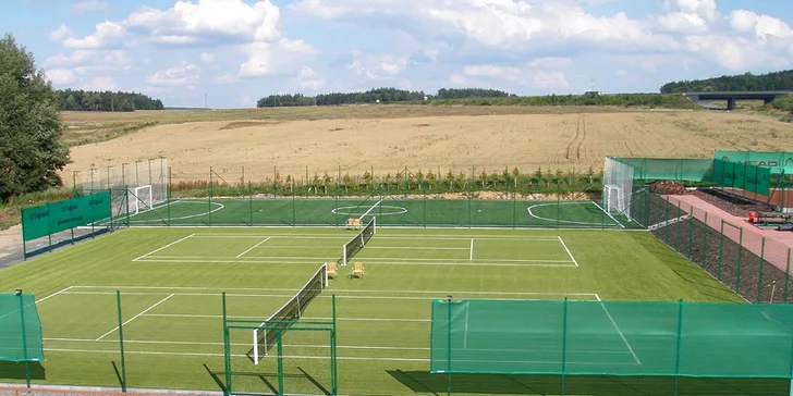 2 hodiny fotbalu: utkejte se s přáteli na hřišti Sportpenzionu Pohoda