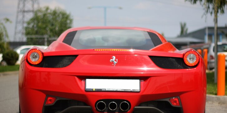 Jízda v novém Lamborghini Huracan nebo Ferrari Italia s patrony pořadu Autosalon