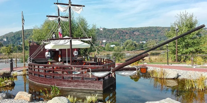 Vstupy na pirátský minigolf pro dospělého nebo dítě v Modřanech