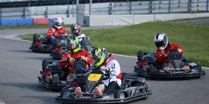 20minutová večerní jízda na motokárách na Masarykově okruhu