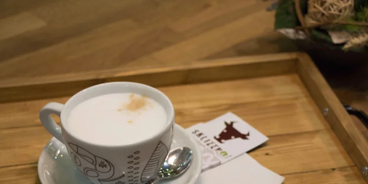 Karta na 7 libovolných káv ve Sklizeno Fénix