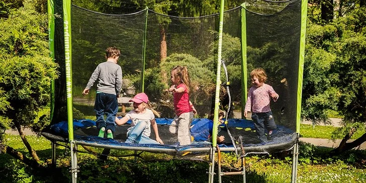 Nálož žebírek a hodina minigolfu pro dva u Luhačovické přehrady
