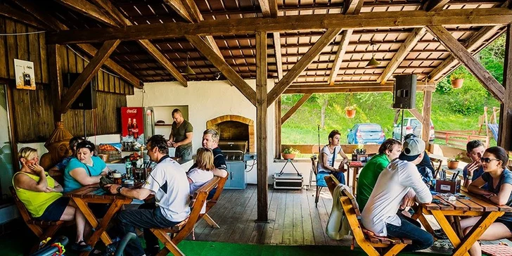Nálož žebírek a hodina minigolfu pro dva u Luhačovické přehrady