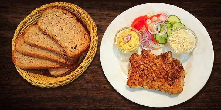 Zažeňte hlad: 300 g šťavnaté vepřové kotlety přímo z grilu pro 1 nebo 2