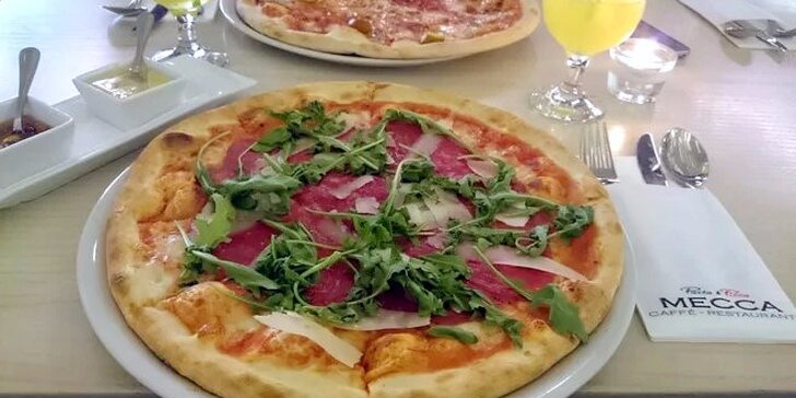 Dvě delikátní pizzy dle výběru v Pasta & Pizza Mecca