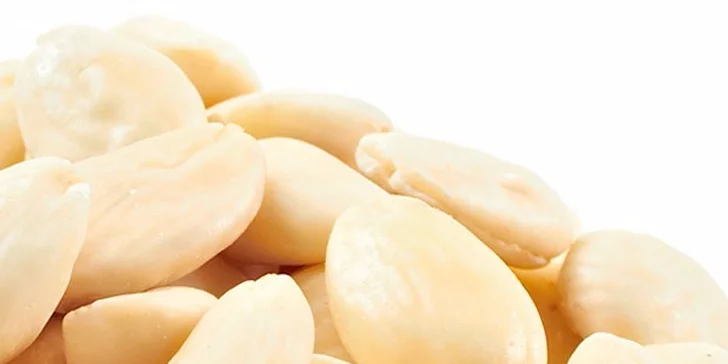 1/2 kg vakuově balených mandlí v prvotřídní kvalitě