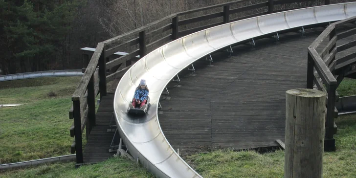 Vlasy vlají, adrenalin stoupá – 6 sešupů na bobové dráze na Proseku