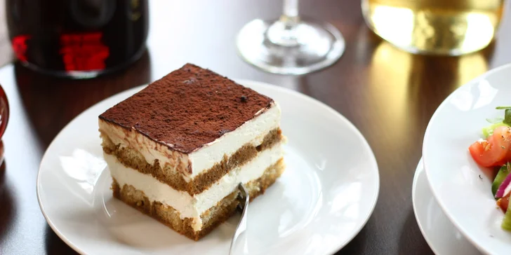 Jako dezert bude tiramisu s řeckým jogurtem.