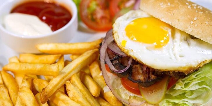 Zažeňte hlad poctivým XL burgerem a porcí hranolků