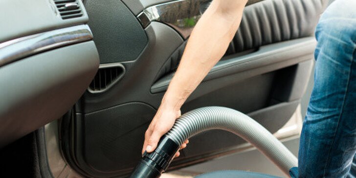 Ekologické čištění interiéru auta nebo karosérie