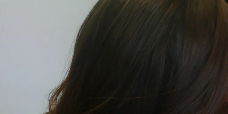 Moderní střih s barvou nebo melírem