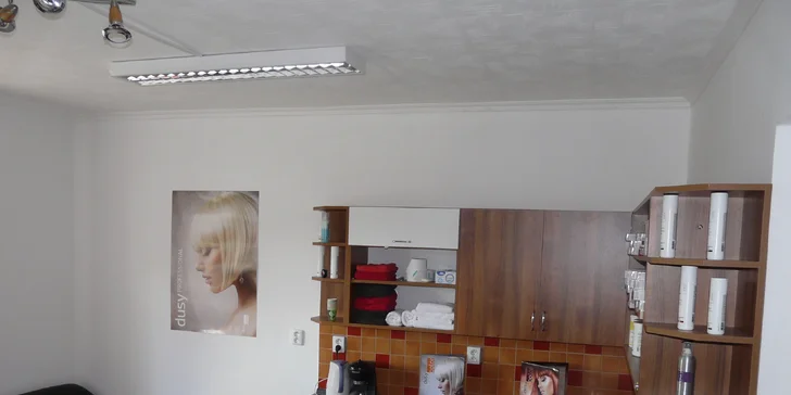 Moderní střih s barvou nebo melírem