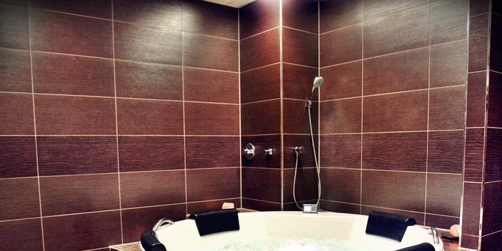 90 minut relaxace a romantiky v bublinkách Amorovy vířivky pro dva