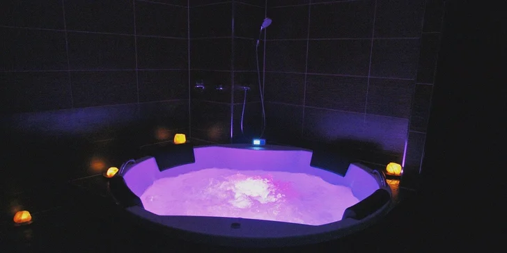90 minut relaxace a romantiky v bublinkách Amorovy vířivky pro dva