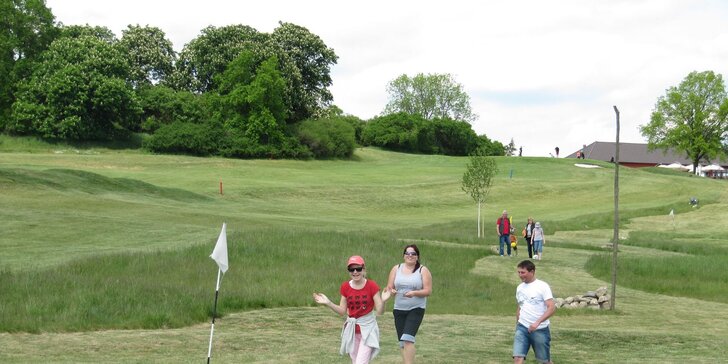 Vyzkoušejte footgolf – zábavnou verzi golfu, která se hraje s kopačákem