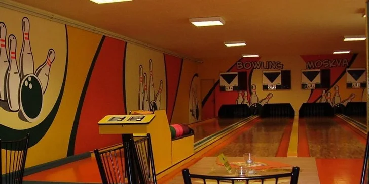 2 hodiny bowlingu pro partu kamarádů v bowling centru Moskva