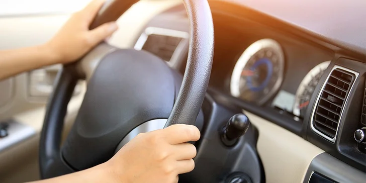 Praktická a zábavná škola smyku a bezpečné jízdy
