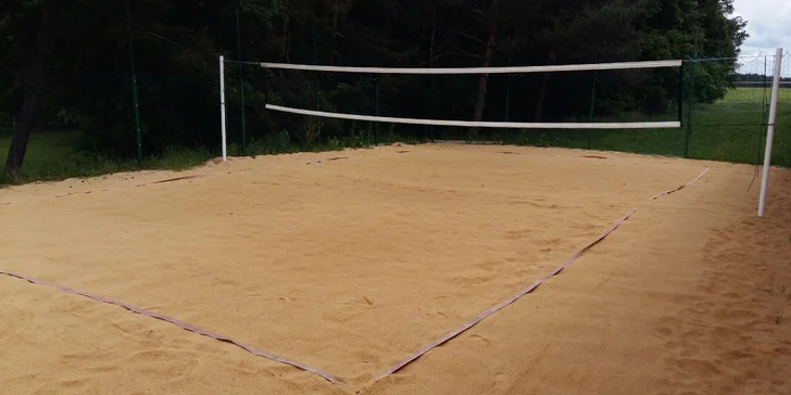 2 hodiny beach volejbalu pro partu až 10 přátel