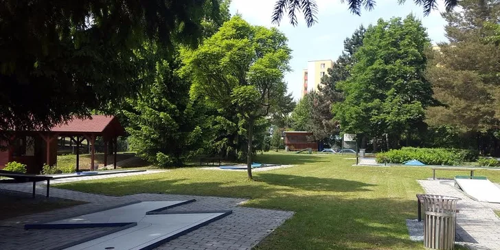 90minutový vstup na profesionální minigolfové hřiště v Bohunicích
