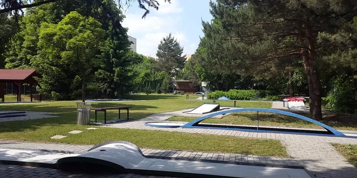 90minutový vstup na profesionální minigolfové hřiště v Bohunicích